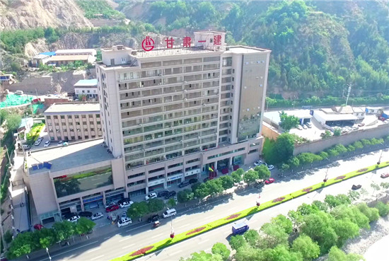 一建经济 经济总量_2015中国年经济总量(2)